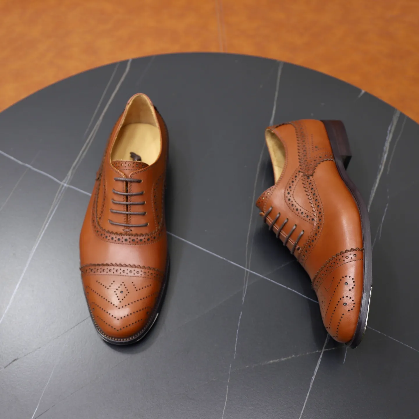 Men's shoes 💰660💰🙅‍♂️🙅‍♂️🙅‍♂️Niuli Brand: Gucci GuCCI Standard code: Men's code 39-44 (45 can be customized) Grade: Same style as the official website Original quality Material: Original cowhide surface Comfortable cowhide lining Original outsole Style category: Men's fashionable casual leather shoes Distinguished big-name luxury elements, top luxury Color: actual picture color